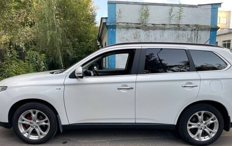 Mitsubishi Outlander III рестайлинг 3, 2013 год, 1 799 999 рублей, 5 фотография
