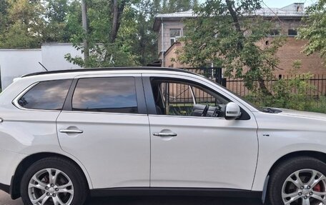 Mitsubishi Outlander III рестайлинг 3, 2013 год, 1 799 999 рублей, 12 фотография