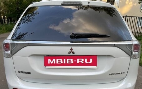 Mitsubishi Outlander III рестайлинг 3, 2013 год, 1 799 999 рублей, 6 фотография
