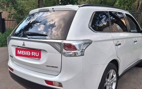 Mitsubishi Outlander III рестайлинг 3, 2013 год, 1 799 999 рублей, 7 фотография