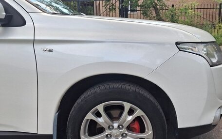 Mitsubishi Outlander III рестайлинг 3, 2013 год, 1 799 999 рублей, 16 фотография