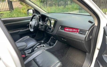 Mitsubishi Outlander III рестайлинг 3, 2013 год, 1 799 999 рублей, 21 фотография