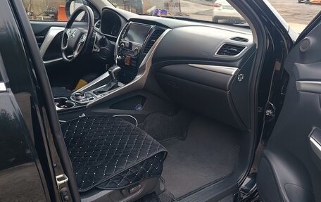 Mitsubishi Pajero Sport III рестайлинг, 2017 год, 2 100 000 рублей, 11 фотография