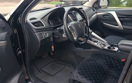 Mitsubishi Pajero Sport III рестайлинг, 2017 год, 2 100 000 рублей, 14 фотография