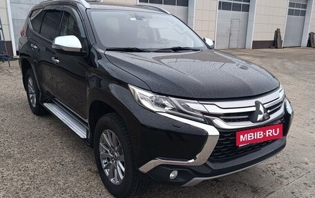 Mitsubishi Pajero Sport III рестайлинг, 2017 год, 2 100 000 рублей, 4 фотография