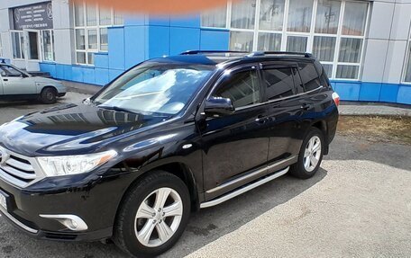 Toyota Highlander III, 2013 год, 2 050 000 рублей, 2 фотография