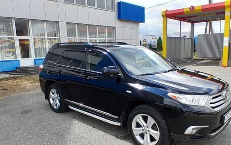 Toyota Highlander III, 2013 год, 2 050 000 рублей, 3 фотография