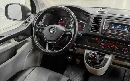 Volkswagen Caravelle T6 рестайлинг, 2019 год, 1 920 000 рублей, 10 фотография