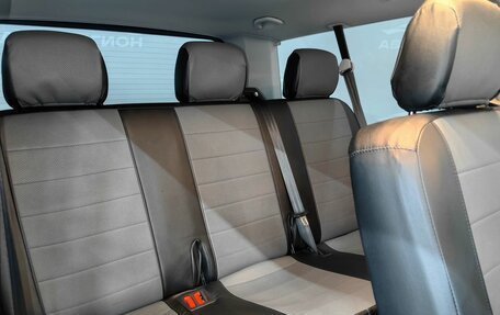 Volkswagen Caravelle T6 рестайлинг, 2019 год, 1 920 000 рублей, 13 фотография