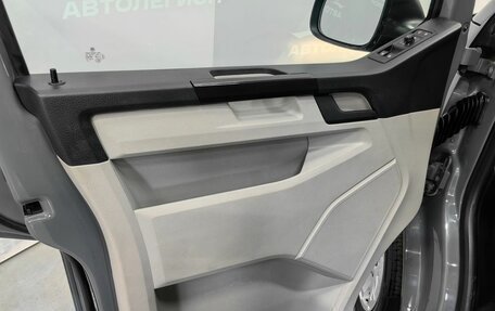 Volkswagen Caravelle T6 рестайлинг, 2019 год, 1 920 000 рублей, 18 фотография