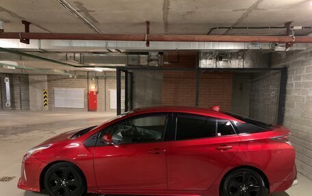 Toyota Prius IV XW50, 2016 год, 2 080 000 рублей, 4 фотография