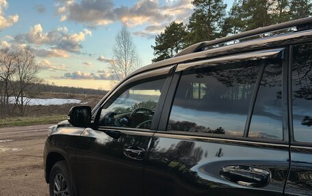 Toyota Land Cruiser Prado 150 рестайлинг 2, 2014 год, 3 150 000 рублей, 2 фотография