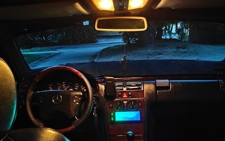 Mercedes-Benz E-Класс, 1996 год, 600 000 рублей, 12 фотография