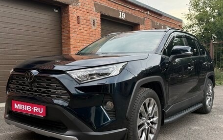Toyota RAV4, 2020 год, 4 400 000 рублей, 2 фотография