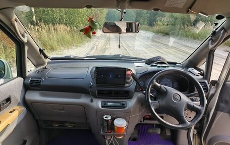 Nissan Serena II, 2001 год, 419 990 рублей, 18 фотография