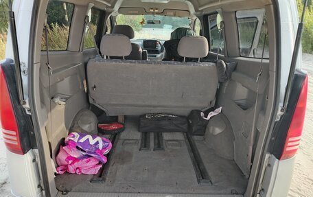 Nissan Serena II, 2001 год, 419 990 рублей, 17 фотография