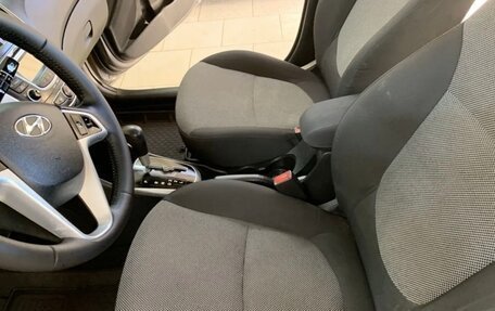 Hyundai Solaris II рестайлинг, 2013 год, 900 000 рублей, 3 фотография