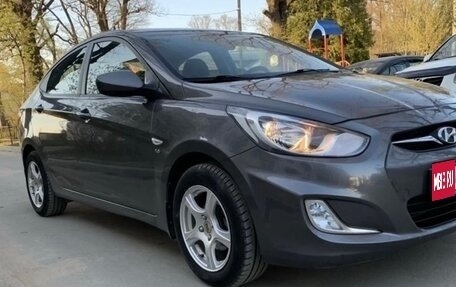 Hyundai Solaris II рестайлинг, 2013 год, 900 000 рублей, 6 фотография