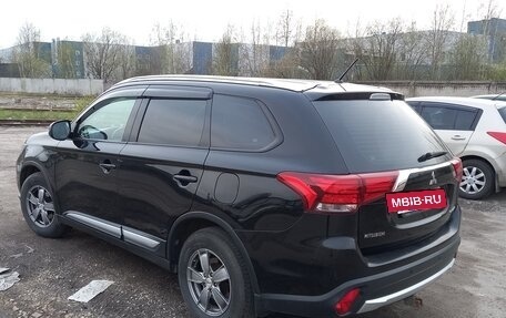 Mitsubishi Outlander III рестайлинг 3, 2015 год, 1 650 000 рублей, 3 фотография