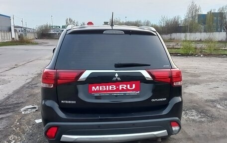 Mitsubishi Outlander III рестайлинг 3, 2015 год, 1 650 000 рублей, 2 фотография