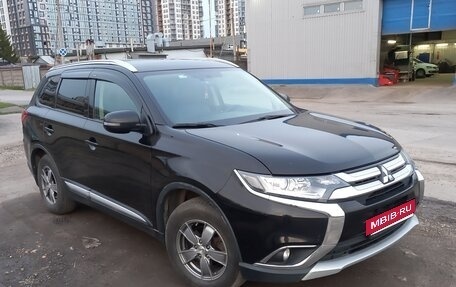 Mitsubishi Outlander III рестайлинг 3, 2015 год, 1 650 000 рублей, 5 фотография