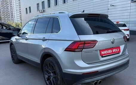 Volkswagen Tiguan II, 2018 год, 2 200 000 рублей, 3 фотография