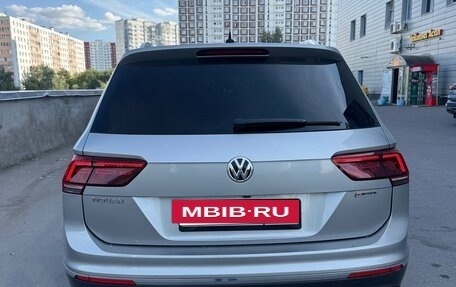 Volkswagen Tiguan II, 2018 год, 2 200 000 рублей, 6 фотография