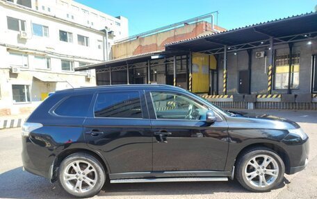 Mitsubishi Outlander III рестайлинг 3, 2013 год, 1 300 000 рублей, 5 фотография
