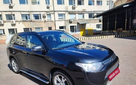 Mitsubishi Outlander III рестайлинг 3, 2013 год, 1 300 000 рублей, 3 фотография
