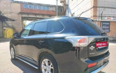 Mitsubishi Outlander III рестайлинг 3, 2013 год, 1 300 000 рублей, 6 фотография