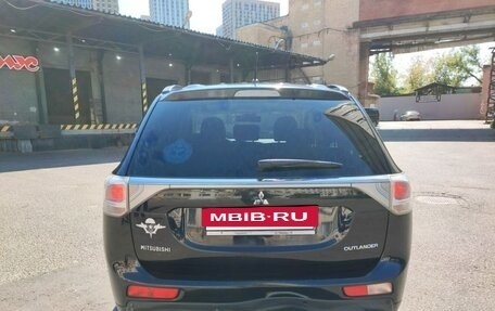 Mitsubishi Outlander III рестайлинг 3, 2013 год, 1 300 000 рублей, 8 фотография