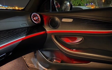 Mercedes-Benz E-Класс, 2018 год, 2 900 000 рублей, 11 фотография
