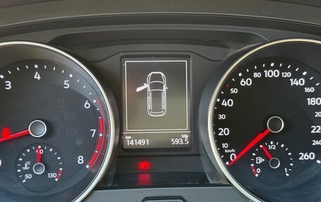 Volkswagen Tiguan II, 2018 год, 2 400 000 рублей, 3 фотография