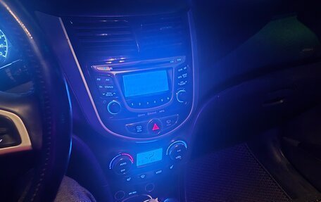 Hyundai Solaris II рестайлинг, 2013 год, 570 000 рублей, 19 фотография