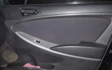 Hyundai Solaris II рестайлинг, 2013 год, 570 000 рублей, 39 фотография