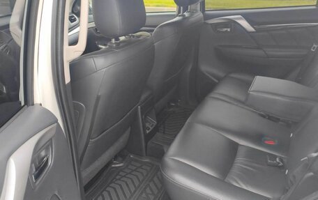 Mitsubishi Pajero Sport III рестайлинг, 2018 год, 2 850 000 рублей, 9 фотография