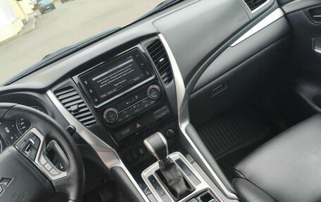 Mitsubishi Pajero Sport III рестайлинг, 2018 год, 2 850 000 рублей, 10 фотография