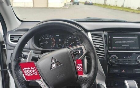 Mitsubishi Pajero Sport III рестайлинг, 2018 год, 2 850 000 рублей, 17 фотография