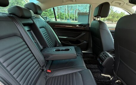 Volkswagen Passat B8 рестайлинг, 2015 год, 1 570 000 рублей, 15 фотография
