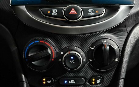 Hyundai Solaris II рестайлинг, 2016 год, 985 000 рублей, 16 фотография