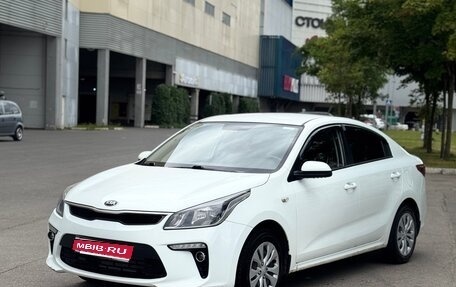 KIA Rio IV, 2018 год, 980 000 рублей, 1 фотография