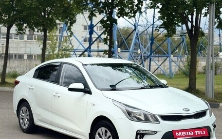 KIA Rio IV, 2018 год, 980 000 рублей, 3 фотография