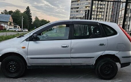 Nissan Tino, 2001 год, 155 000 рублей, 2 фотография