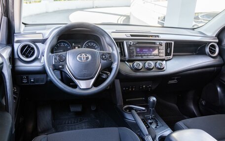 Toyota RAV4, 2017 год, 2 199 000 рублей, 6 фотография