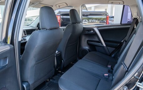 Toyota RAV4, 2017 год, 2 199 000 рублей, 11 фотография