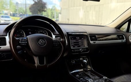 Volkswagen Touareg III, 2011 год, 1 590 000 рублей, 28 фотография