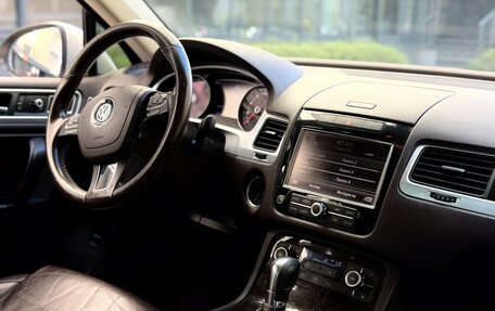 Volkswagen Touareg III, 2011 год, 1 590 000 рублей, 16 фотография