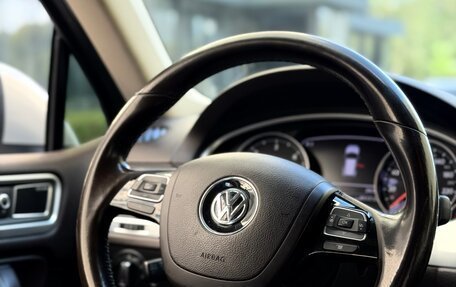 Volkswagen Touareg III, 2011 год, 1 590 000 рублей, 22 фотография