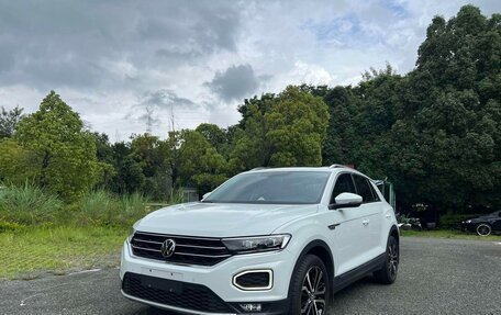 Volkswagen T-Roc I, 2022 год, 1 675 000 рублей, 1 фотография