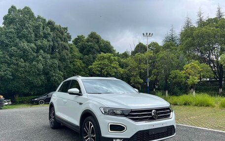 Volkswagen T-Roc I, 2022 год, 1 675 000 рублей, 3 фотография